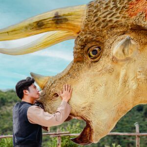 Customizable Wholesale Animatronic Triceratops 8M - CineMagic - 5